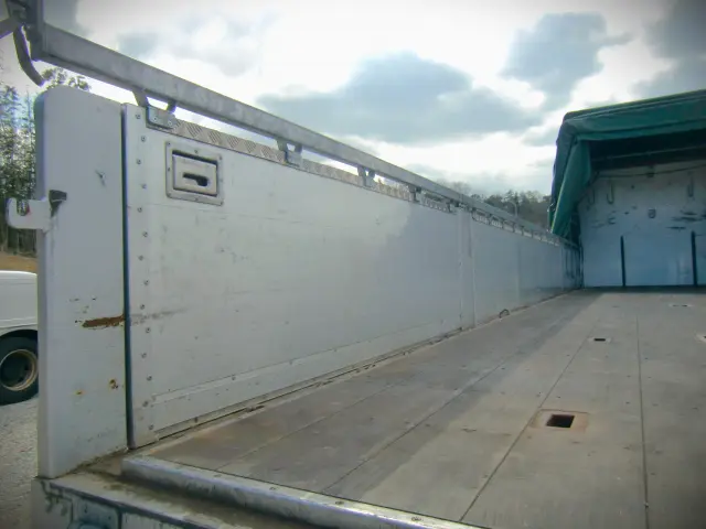 日野 プロフィア 2DG-FR1AHG(6x2)の写真13