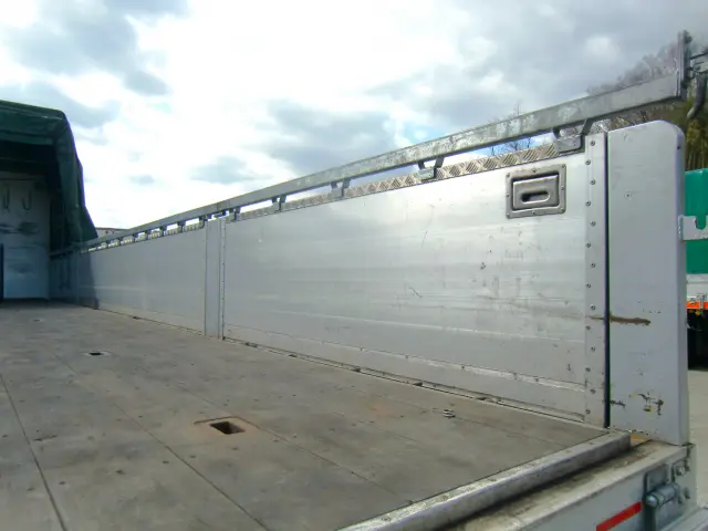 日野 プロフィア 2DG-FR1AHG(6x2)の写真14