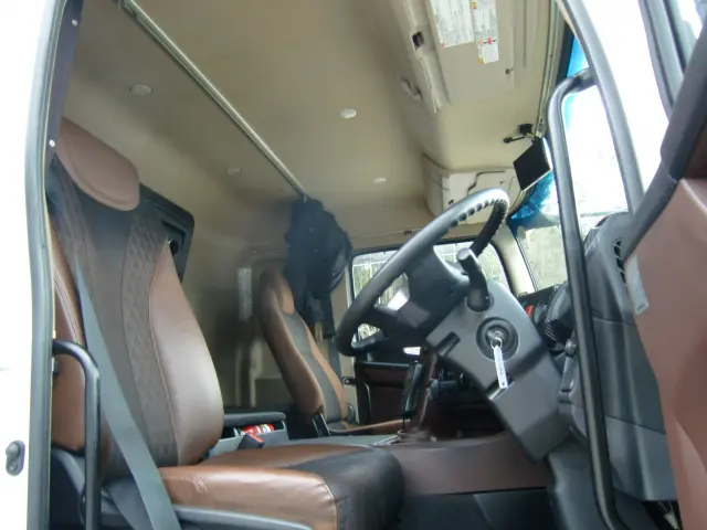 日野 プロフィア 2DG-FR1AHG(6x2)の写真19