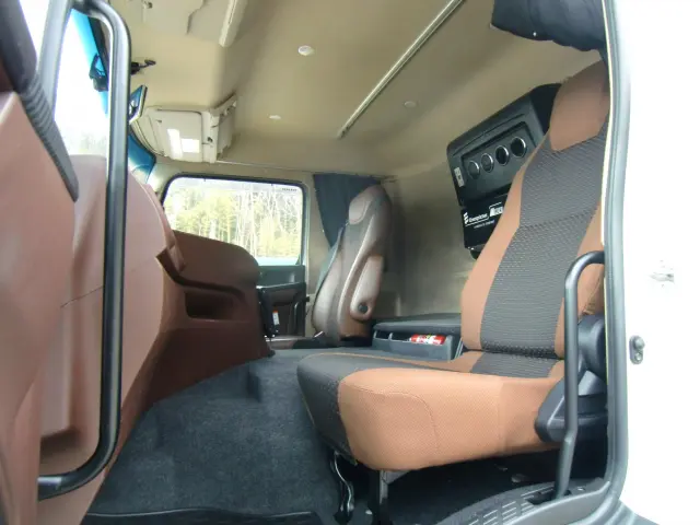 日野 プロフィア 2DG-FR1AHG(6x2)の写真24