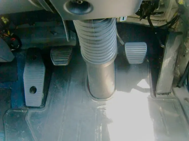 いすゞ フォワード 2RG-FTR90V2(2WD)の写真23