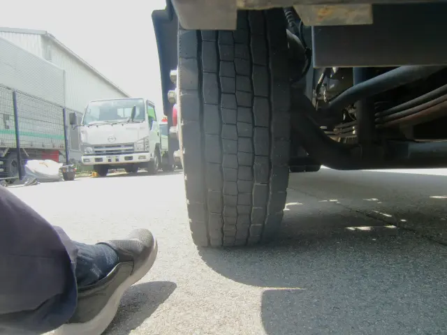 いすゞ フォワード 2RG-FTR90V2(2WD)の写真32