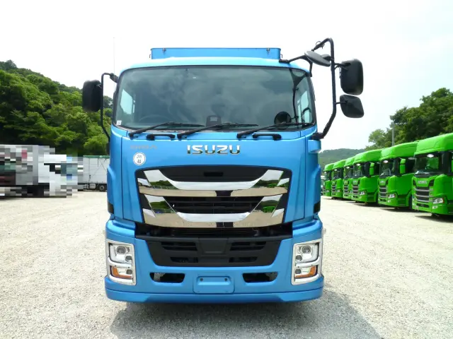 いすゞ ギガ 2PG-CYL77C(6x2)の写真2