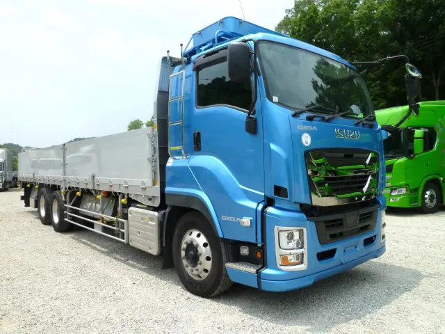 いすゞ ギガ 2PG-CYL77C(6x2)の写真3