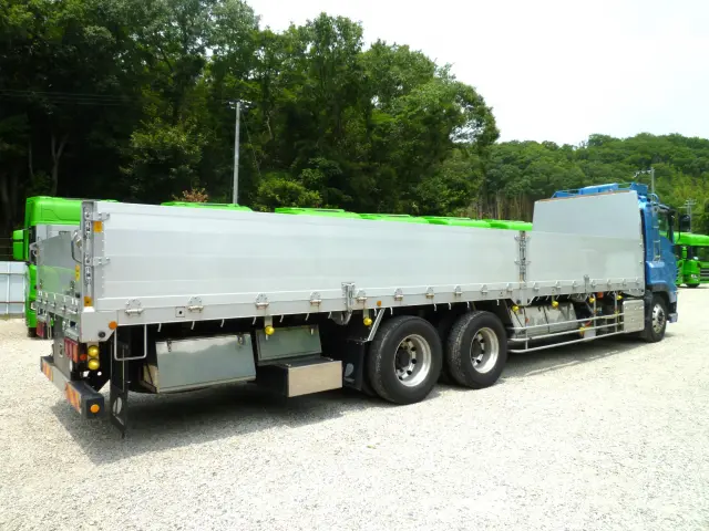 いすゞ ギガ 2PG-CYL77C(6x2)の写真4