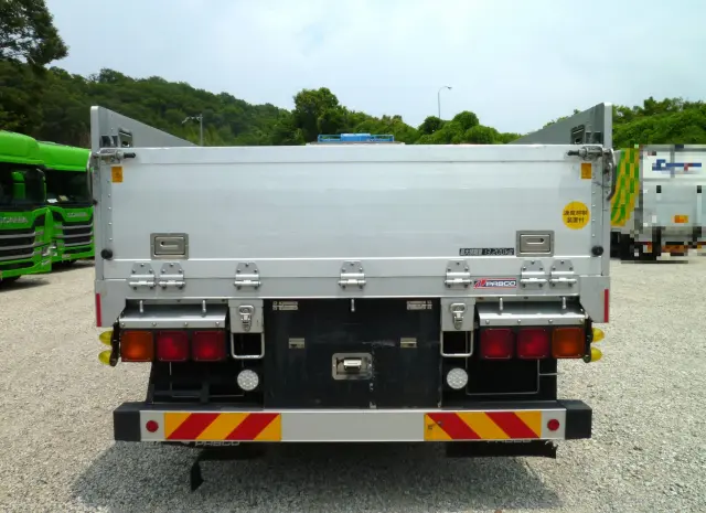 いすゞ ギガ 2PG-CYL77C(6x2)の写真5