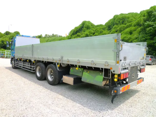 いすゞ ギガ 2PG-CYL77C(6x2)の写真6