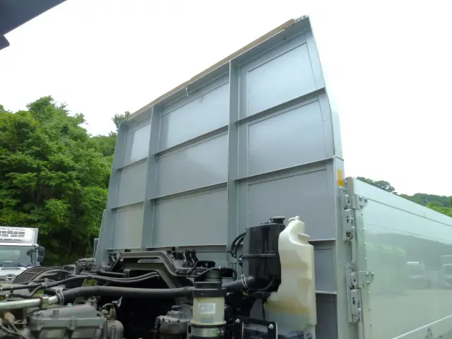 いすゞ ギガ 2PG-CYL77C(6x2)の写真9