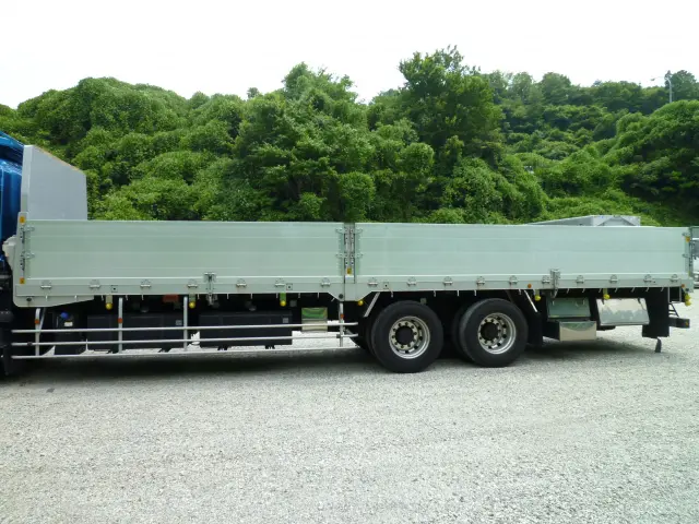 いすゞ ギガ 2PG-CYL77C(6x2)の写真14