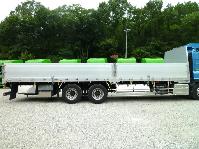 いすゞ ギガ 2PG-CYL77C(6x2)の写真16