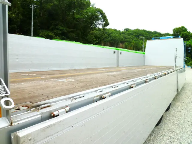 いすゞ ギガ 2PG-CYL77C(6x2)の写真18