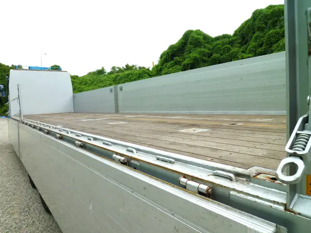 いすゞ ギガ 2PG-CYL77C(6x2)の写真19