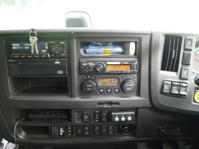 いすゞ ギガ 2PG-CYL77C(6x2)の写真26