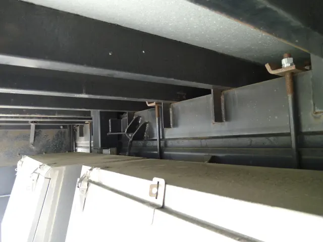 いすゞ ギガ 2PG-CYL77C(6x2)の写真40