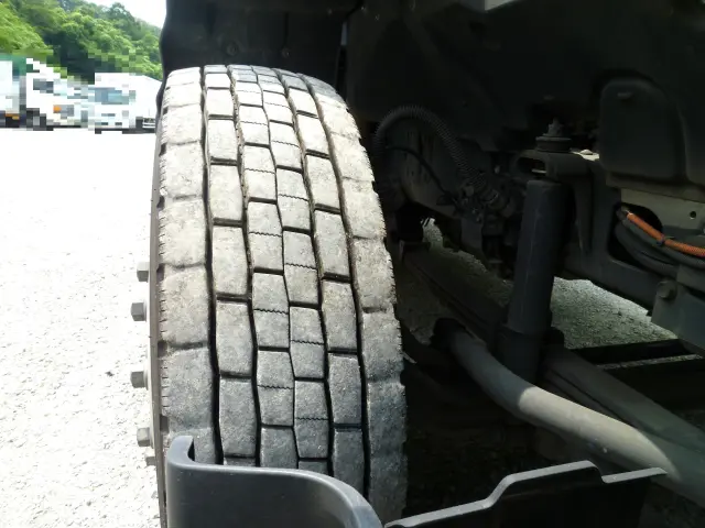 いすゞ ギガ 2PG-CYL77C(6x2)の写真42