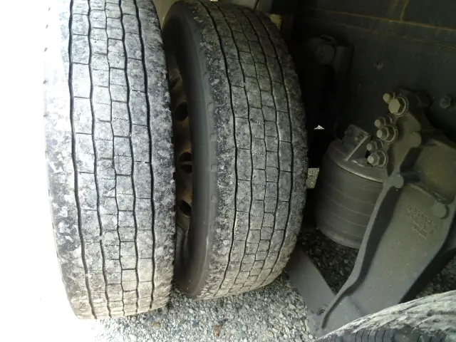 いすゞ ギガ 2PG-CYL77C(6x2)の写真44