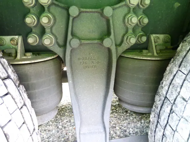 いすゞ ギガ 2PG-CYL77C(6x2)の写真47