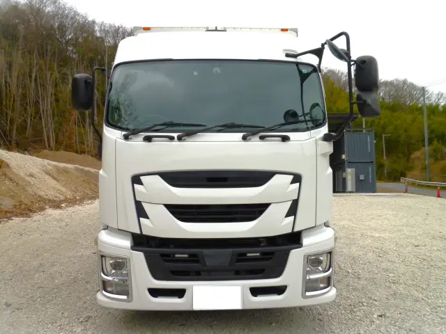 いすゞ ギガ 2PG-CYJ77C(8x4)の写真2