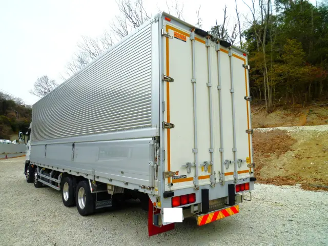 いすゞ ギガ 2PG-CYJ77C(8x4)の写真6