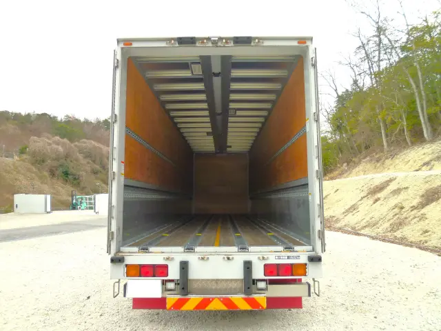 いすゞ ギガ 2PG-CYJ77C(8x4)の写真10