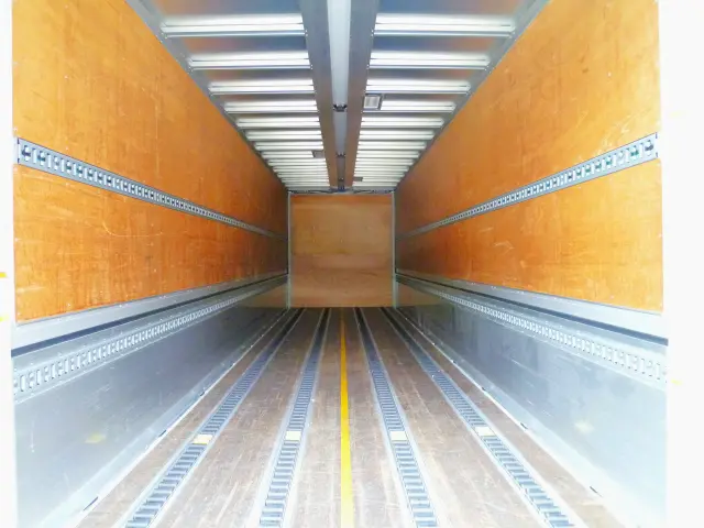 いすゞ ギガ 2PG-CYJ77C(8x4)の写真12