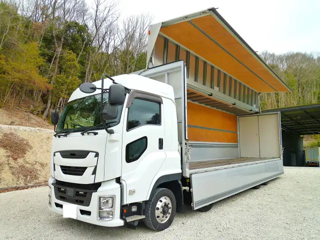 いすゞ ギガ 2PG-CYJ77C(8x4)の写真17