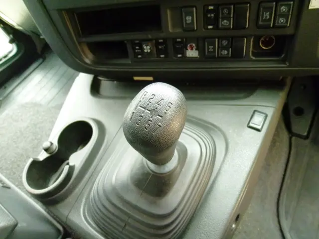 いすゞ ギガ 2PG-CYJ77C(8x4)の写真32