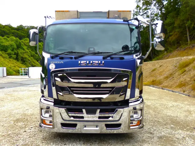 いすゞ ギガ 2PG-CYJ77D(8x4)の写真2