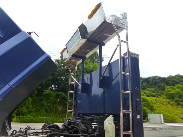 いすゞ ギガ 2PG-CYJ77D(8x4)の写真9