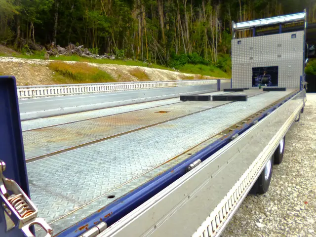 いすゞ ギガ 2PG-CYJ77D(8x4)の写真11