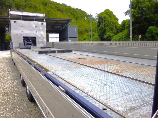 いすゞ ギガ 2PG-CYJ77D(8x4)の写真12