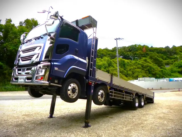 いすゞ ギガ 2PG-CYJ77D(8x4)の写真13