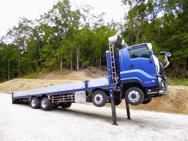 いすゞ ギガ 2PG-CYJ77D(8x4)の写真14