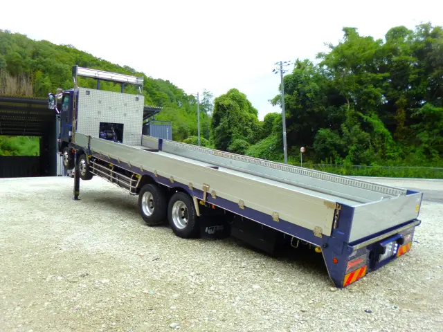 いすゞ ギガ 2PG-CYJ77D(8x4)の写真16