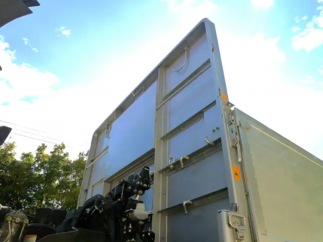 日野 プロフィア 2DG-FR1AHJ(2WD)の写真9