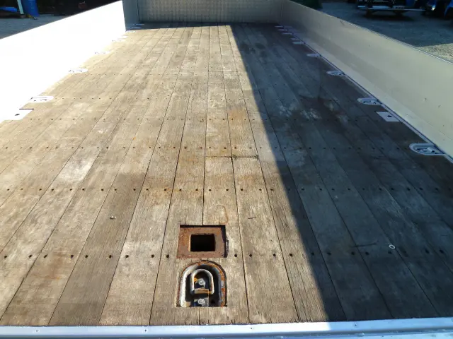 いすゞ フォワード 2RG-FTR90V2(2WD)の写真12