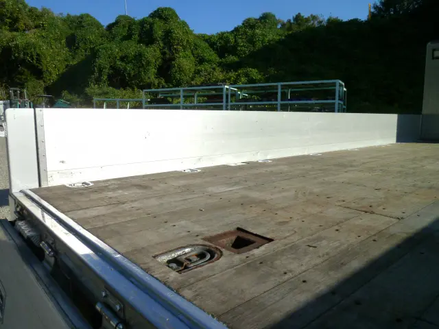 いすゞ フォワード 2RG-FTR90V2(2WD)の写真13