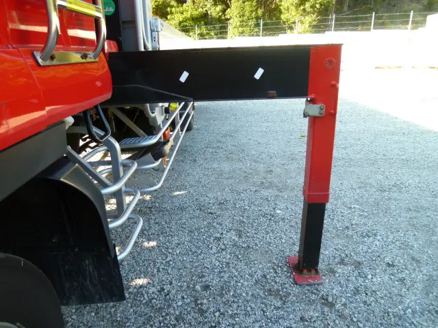 いすゞ フォワード 2RG-FTR90V2(2WD)の写真21