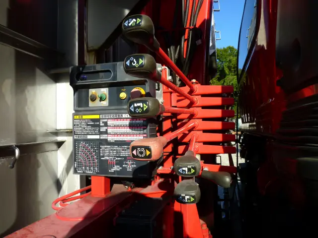 いすゞ フォワード 2RG-FTR90V2(2WD)の写真24