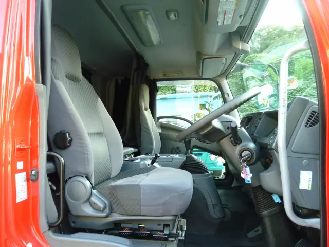 いすゞ フォワード 2RG-FTR90V2(2WD)の写真32
