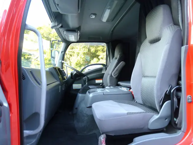 いすゞ フォワード 2RG-FTR90V2(2WD)の写真37