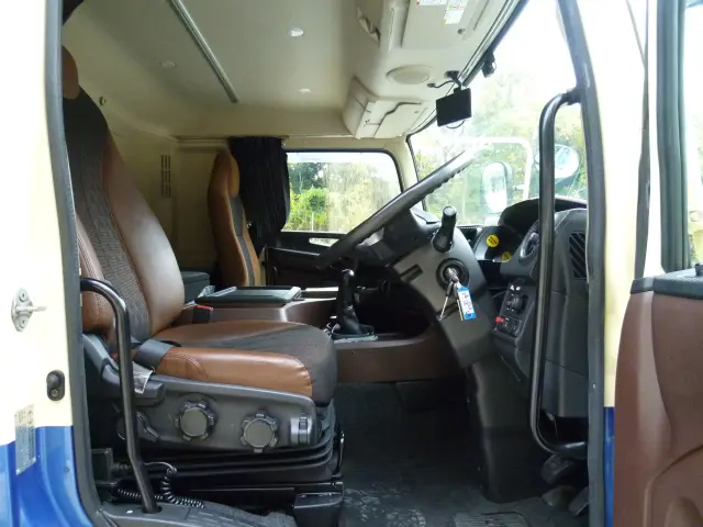 日野 プロフィア 2DG-FW1AHJ(8x4)の写真30