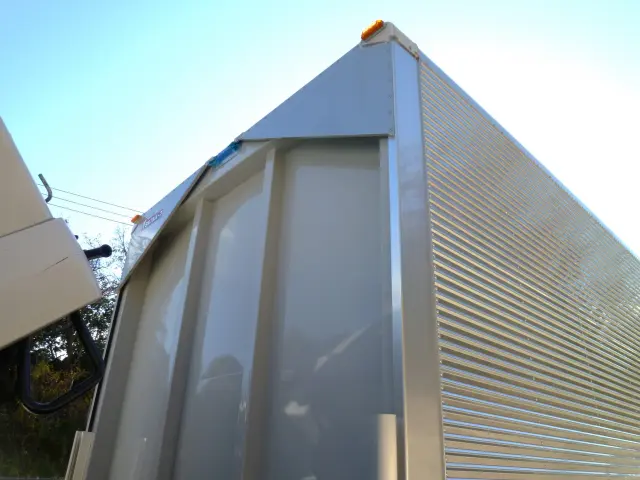 いすゞ フォワード 2RG-FTR90V2(2WD)の写真9