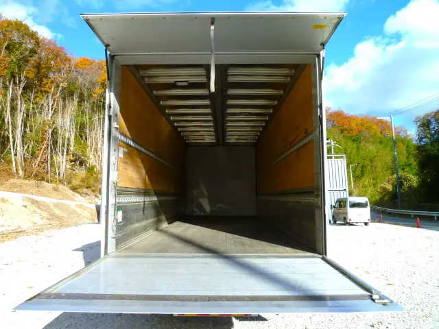 いすゞ フォワード 2RG-FTR90V2(2WD)の写真10