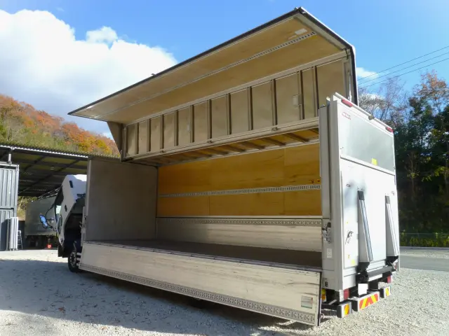 いすゞ フォワード 2RG-FTR90V2(2WD)の写真12