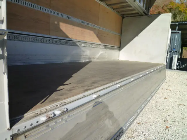 いすゞ フォワード 2RG-FTR90V2(2WD)の写真13