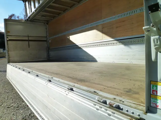 いすゞ フォワード 2RG-FTR90V2(2WD)の写真16