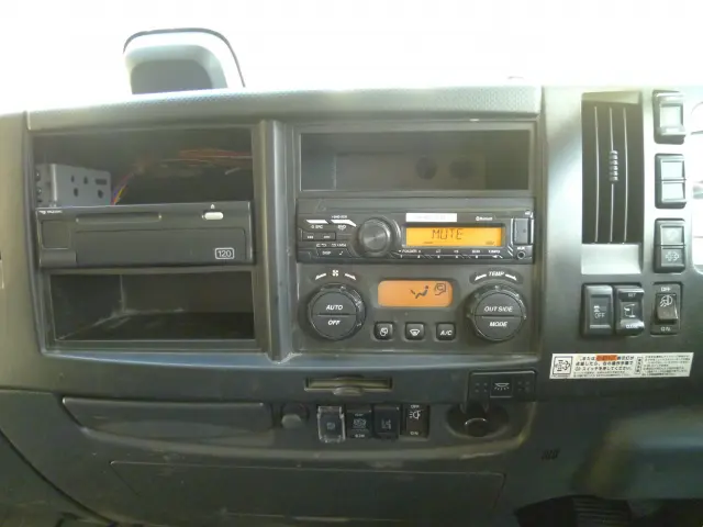 いすゞ フォワード 2RG-FTR90V2(2WD)の写真26