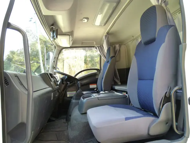 いすゞ フォワード 2RG-FTR90V2(2WD)の写真30