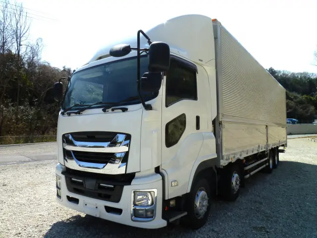 いすゞ ギガ QPG-CYJ77B(8x4)の写真1